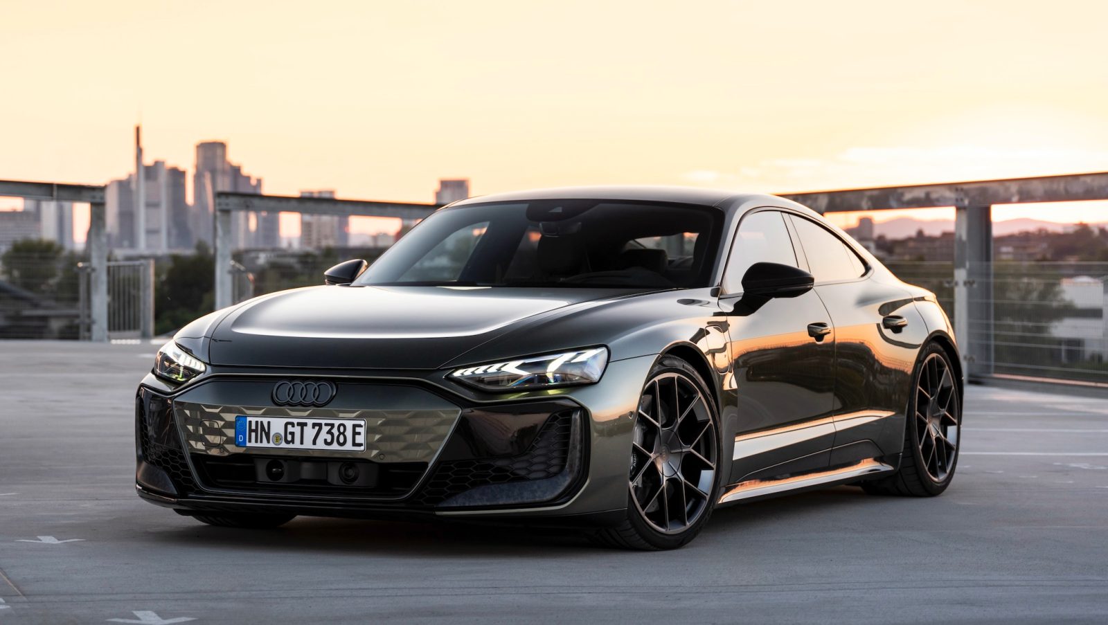 Audi RS e-tron GT hero