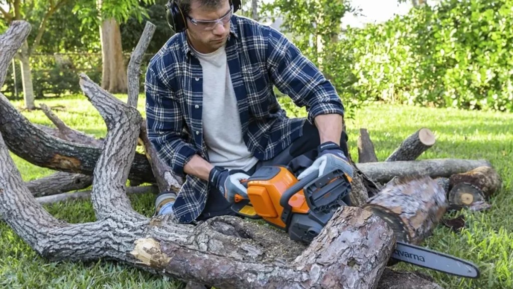 Husqvarna Power Axe 350i electric chainsaw